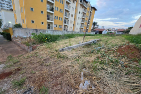 Terreno no Jd. Gibertoni, próximo ao SESC e ao Shopping