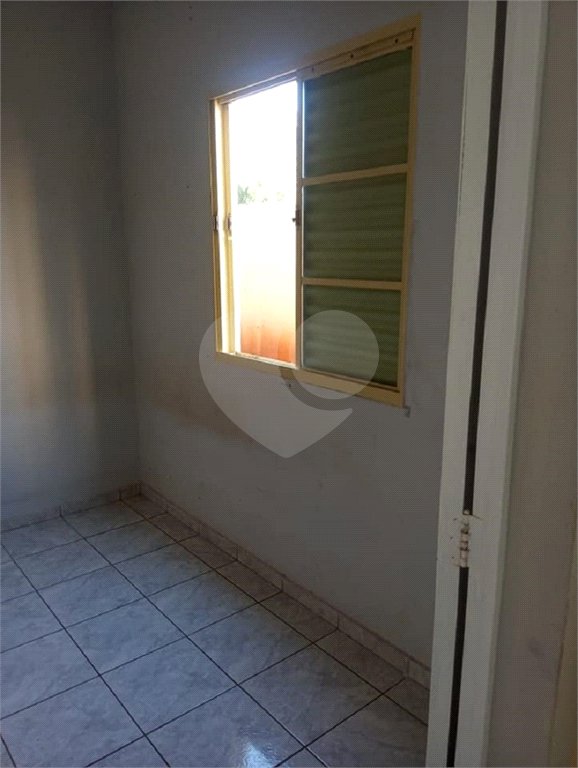 Apartamento no Condomínio Residencial Jardim das Torres.