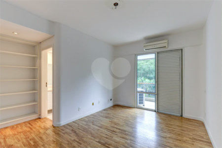 Apartamento no Alto da Boa Vista Condomíno com vasta área verde, lazer e segurança..