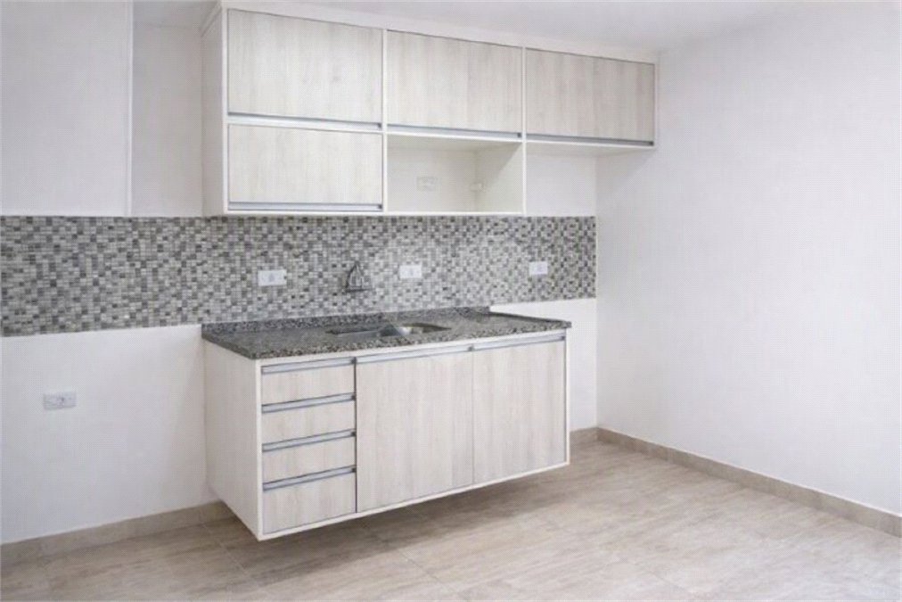 Prédio com Renda no Jabaquara - 773 m2 sendo 13 Studios, Salão Comercial e 22 vagas de garagem!