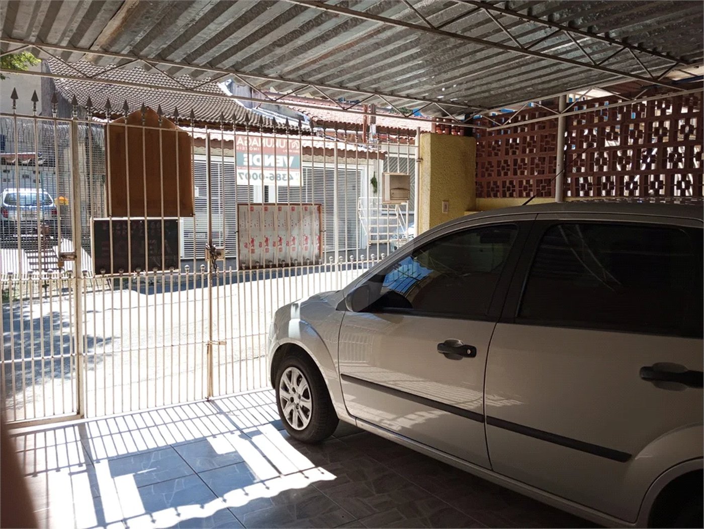 Terreno á venda com 2 casas na Vila Rosália, Guarulhos, SP.