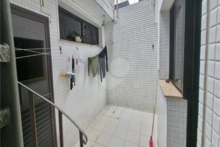 Sobrado à Venda na Aclimação - 150 m² - 2 Salas, 3 Dorms, 2 Vagas.
