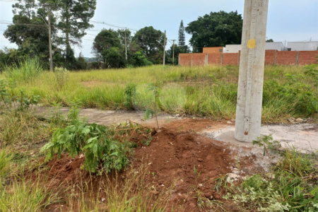 Terreno plano dispondo de 150,00 m² de área total
