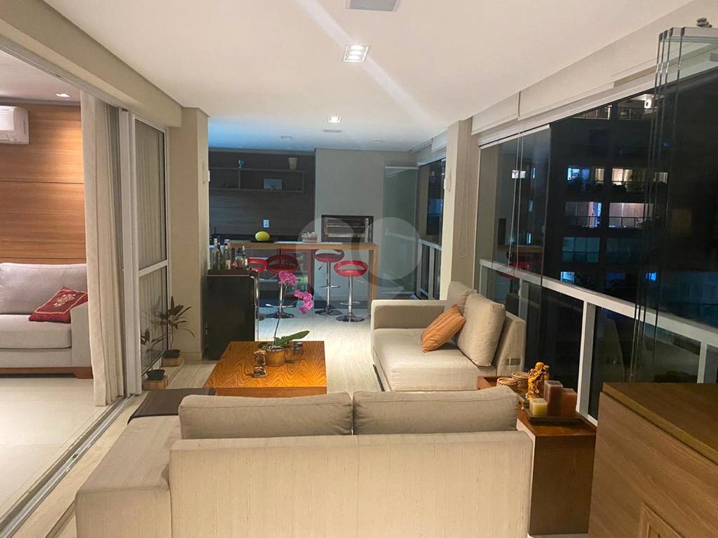 Condomínio clube, Apartamento na Mooca com 204 m² Com 3 suítes e 4 Vagas.