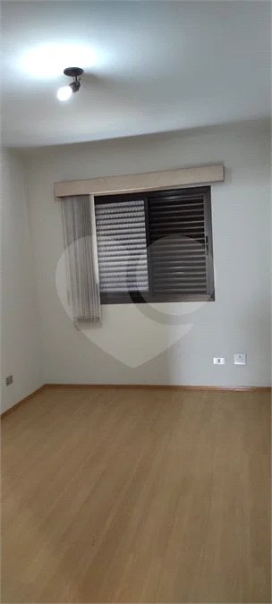 Apartamento Espaçoso com 4 Dormitórios, Suíte e Varanda no Jardim Paris