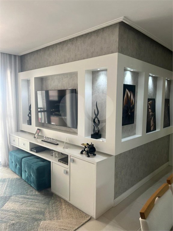 Apartamento. 78 m2, 3 dorm., uma suíte, lavabo, banheito, duas vagas, deposito no sub, varanda gormet.Aceita e estuda Permuta.