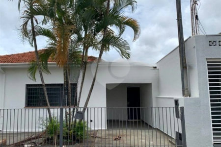 Casa térrea no Centro de Araraquara/SP, com 3 dormitórios, sendo 1 suíte
