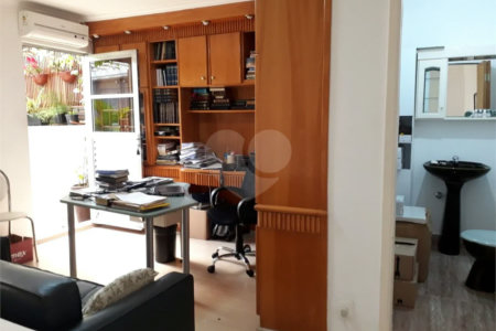 Sobrado á venda 222m² 3 quartos na região do metrô Guilhermina Esperança, Penha