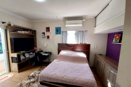 Casa residencial com ponto comercial a venda no Centro
