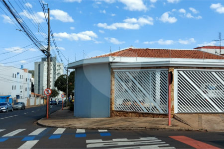 Casa à venda com 5 quartos, sendo 1 suíte, em Jardim Santa Paula, São Carlos, SP