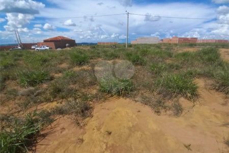 Terreno plano com 240,00 m² , localizado no Residencial Arcoville.