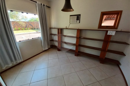 Casa Térrea no Condomínio Damha I,