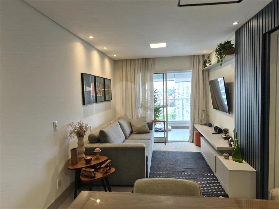 Oportunidade na Vila Leopoldina!! Apartamento com dois dormitórios, sendo uma suíte, dois banheiros, e com duas vagas.