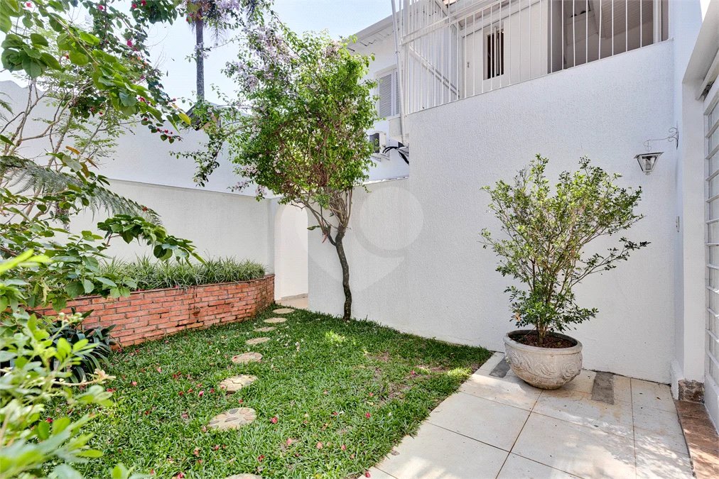 Casa de Vila à venda com 4 quartos, sendo 2 suítes, em Alto da Boa Vista, São Paulo, SP