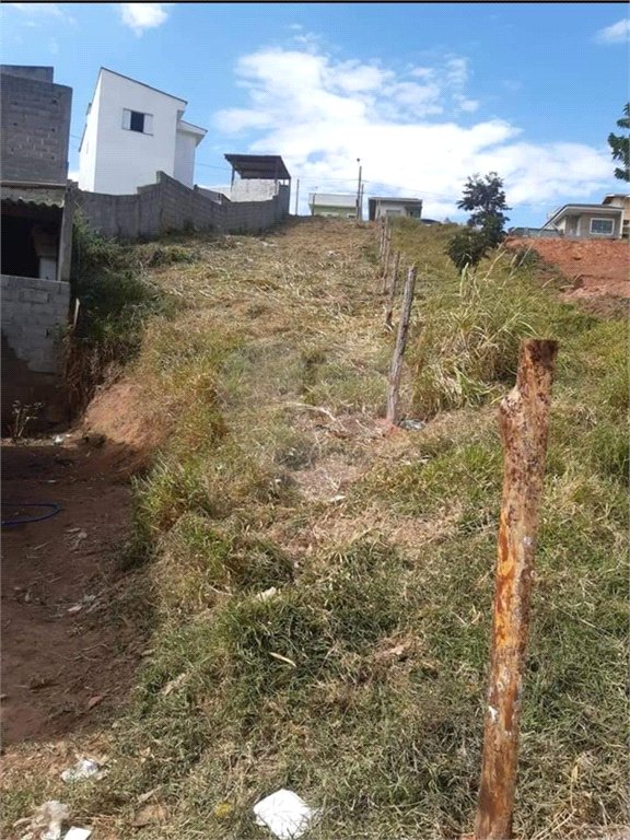 Terreno em Bom Jesus dos Perdões com 290 metros, excelente localização, pronto para construir