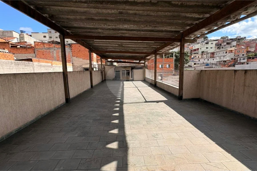 : Sobrado Amplo com Salão Comercial na Brasilândia – Pronto para o seu Negócio!