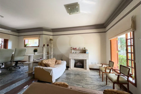 Casa a Venda no Condomínio Vista Alegre - Sede em Vinhedo/SP