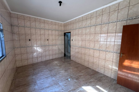 Casa á venda, com 2 Dormitórios e Edícula, em São Carlos-SP.