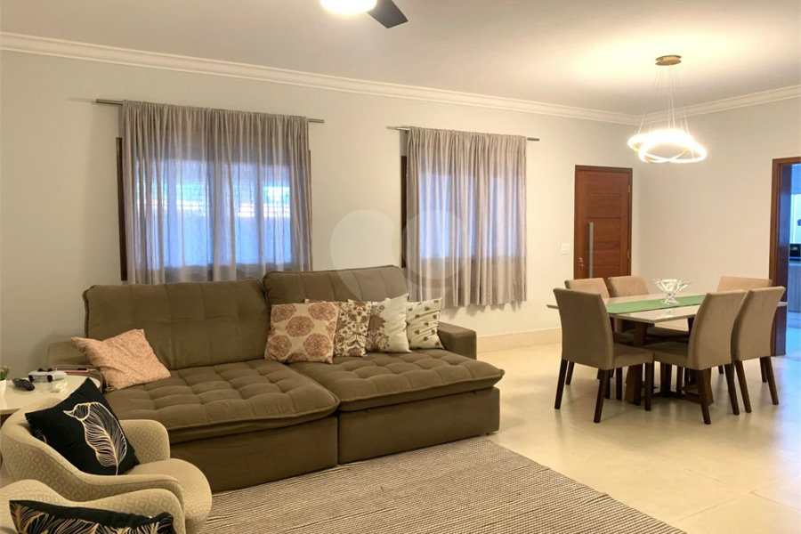 Linda Casa à Venda no Bairro Santa Rosa, na cidade de Piracicaba-SP.