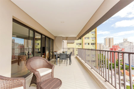 Apartamento à Venda na Vila Mariana com 163m², 3 Suítes e Varanda Gourmet