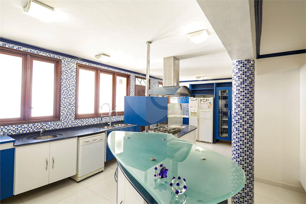 Casa com 4 quartos e ótimo espaço em local nobre no Alto da Boa Vista