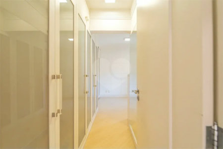 Apartamento à venda em Moema