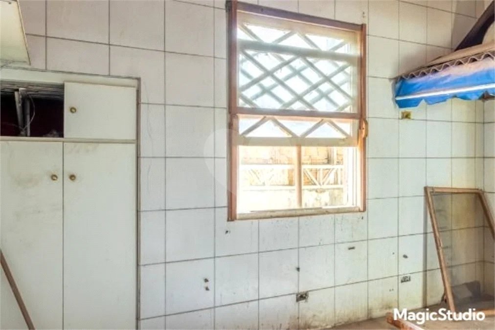Casa em processo de reforma, com 208m², 2 dormitórios, 8 vagas, à venda no Tatuapé.