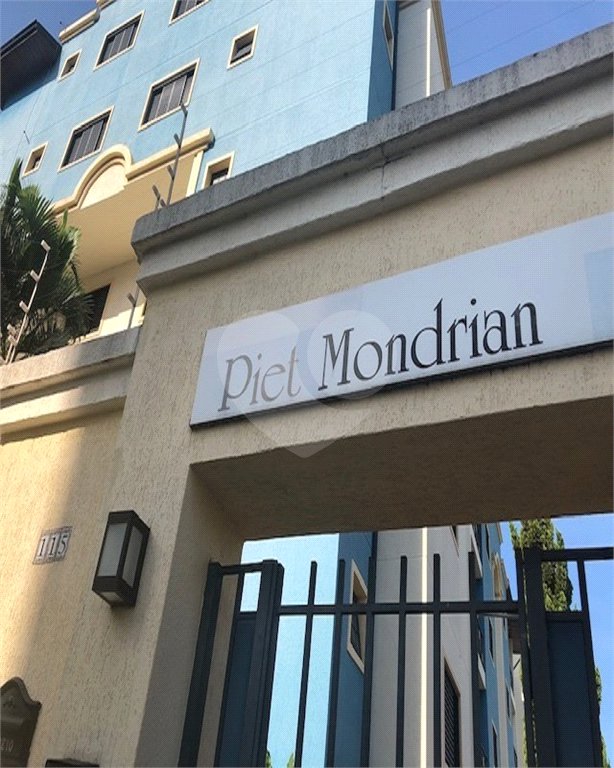 Apartamento no Condomínio Residencial Piet Mondrian.