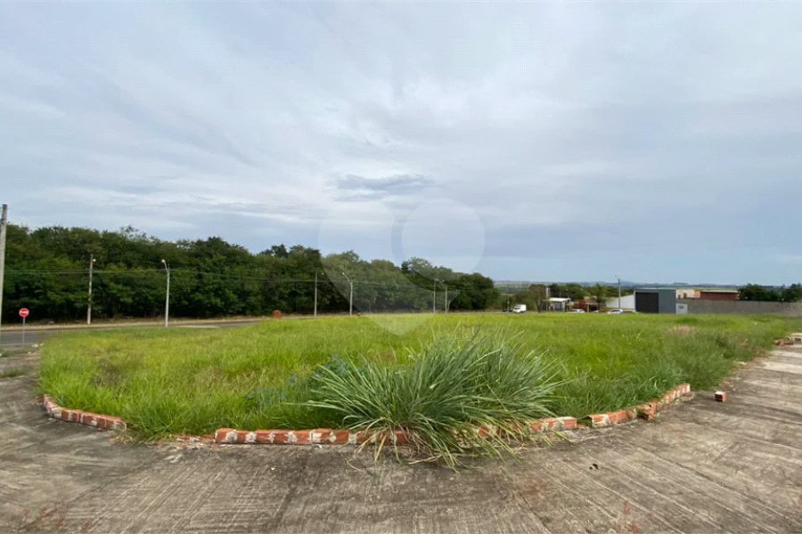 Quadra à venda na av. Rio das Pedras com 3.444 m² divido em 13 lotes bairro Altos do Taquaral