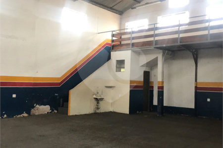 Galpão Comercial na Vila Luftalla.
