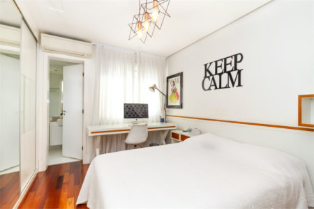 Apartamento de Alto Padrão no Campo Belo para venda com porteira fechada, com 4 dormitórios suítes e 4 vagas com lazer de club.