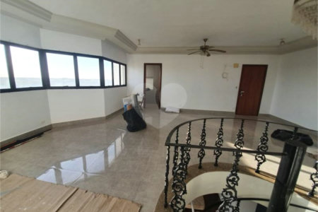 Apartamento Cobertura, no Condomínio Porto Sol.