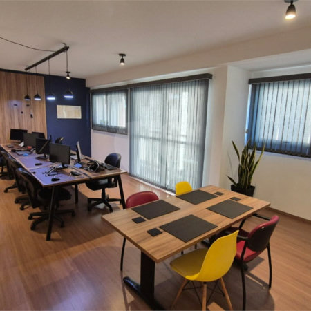 Sala Comercial moderna bem localizada .