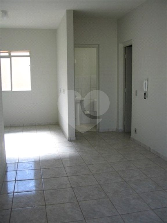 Apartamento no Condomínio Residencial Jardim das Torres.