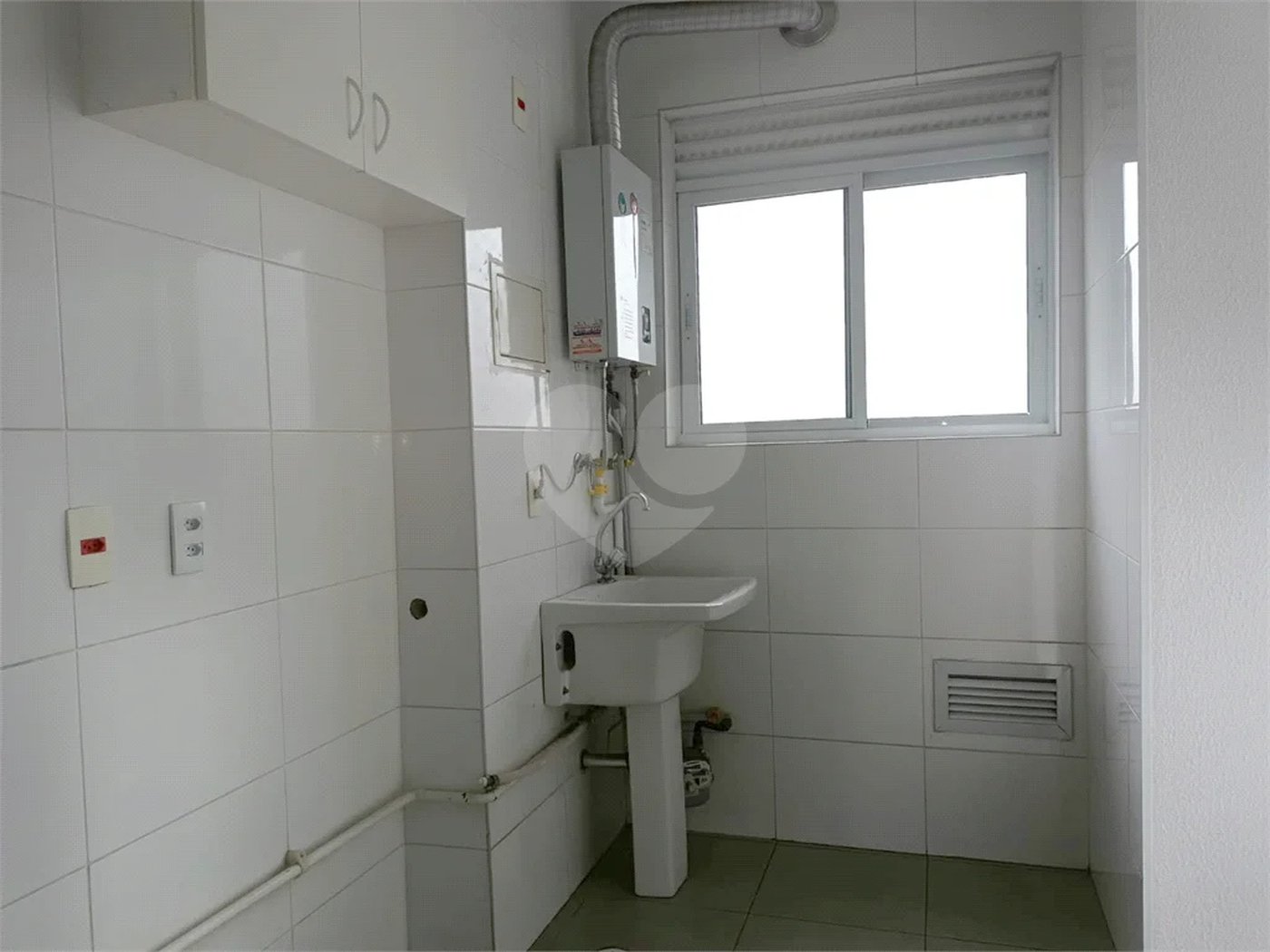 APARTAMENTO PARAÇAÇÃO COM 3 DORMITÓRIOS E 2 VAGAS DE GARGEM NA VILA ANASTÁCIO