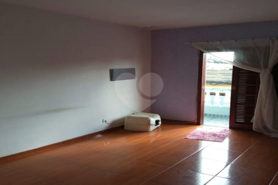 Ótimo sobrado, com amplo espaço interno (127m2), possuindo 03 dormitórios (01 suíte),