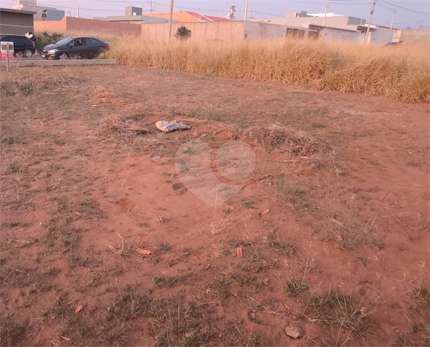 Terreno no Arcoville com 240 m²
