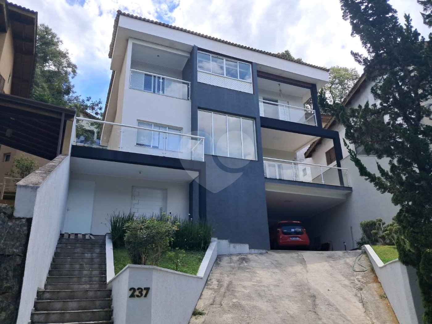 Casa de Alto Padrão à Venda e Locação - Condomínio Vila Verde