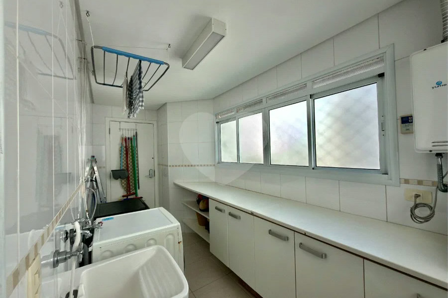 Apartamento à venda com 4 quartos, sendo 2 suítes,  em Riviera de São Lourenço, Bertioga, SP