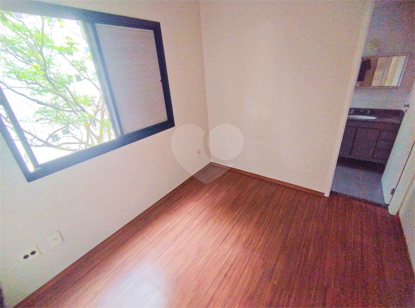 Apartamento - Próximo do metro Saúde - 2 quartos - 1 suíte - varanda - 2 vagas