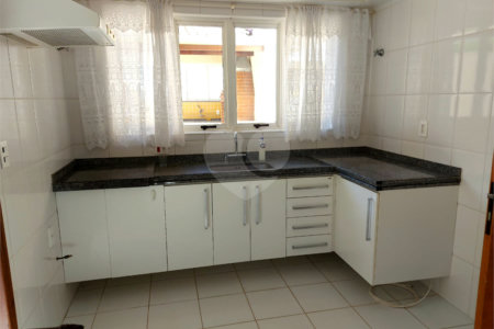 Casa charmosa e elegante localizada no deslumbrante Condomínio Villagio Capriccio Louveira SP