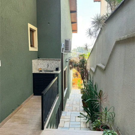 Casa à venda com 3 quartos, sendo 1 suíte, no condomínio Residencial Jardim das Flores 1510, Cotia - SP