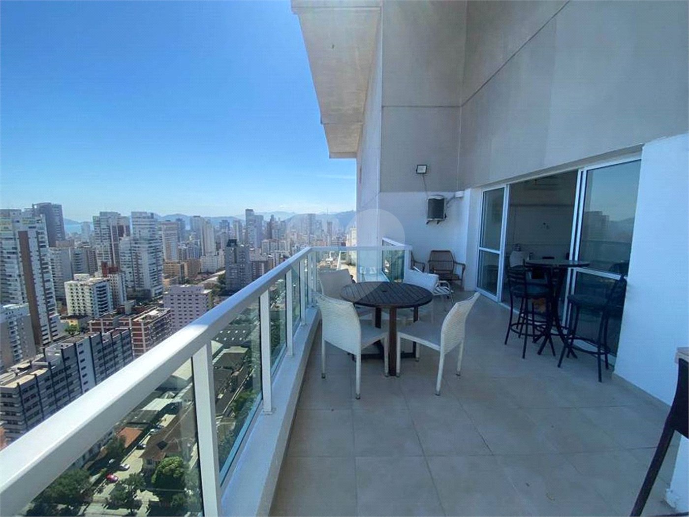 Cobertura no Edifício Emirado.