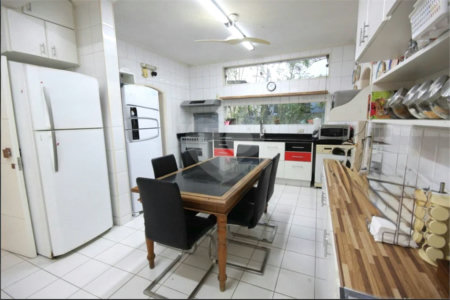 Sobrado à venda com 4 quartos, sendo 2 suítes, em Chácara Monte Alegre, São Paulo, SP