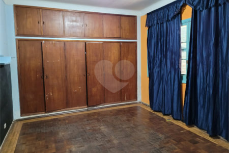 Casa Térrea com 3 dormitórios.