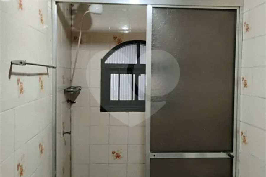 Vende-se sobrado de 3 andares na Vila Santa Catarina