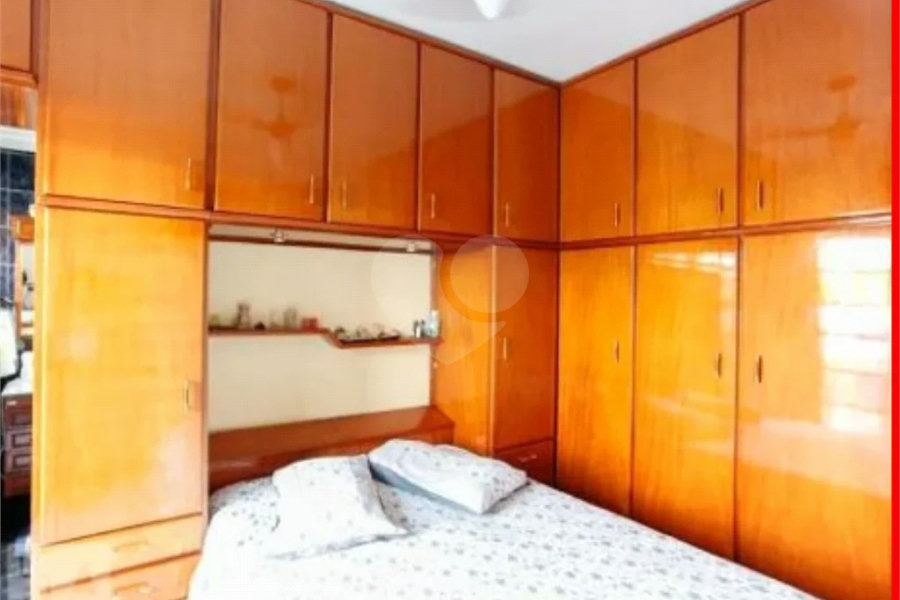 Sobrado com 3 Quartos e 4 banheiros à Venda, Venha fazer uma visita.
