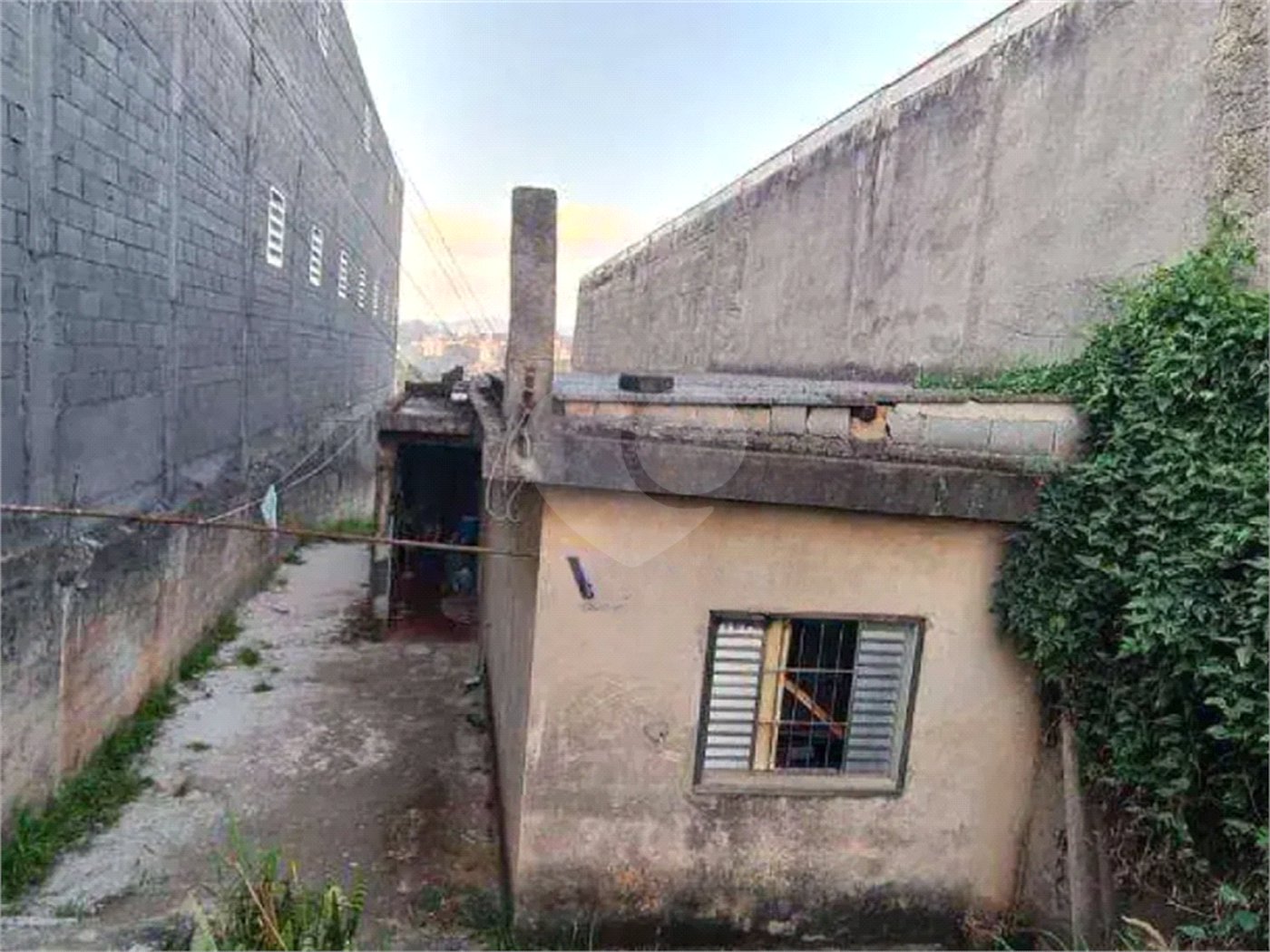 Terreno à Venda – Localização Privilegiada e Potencial para Construção de Galpão na Rua Fazenda Monte Alegre- Jaraguá, São Paulo