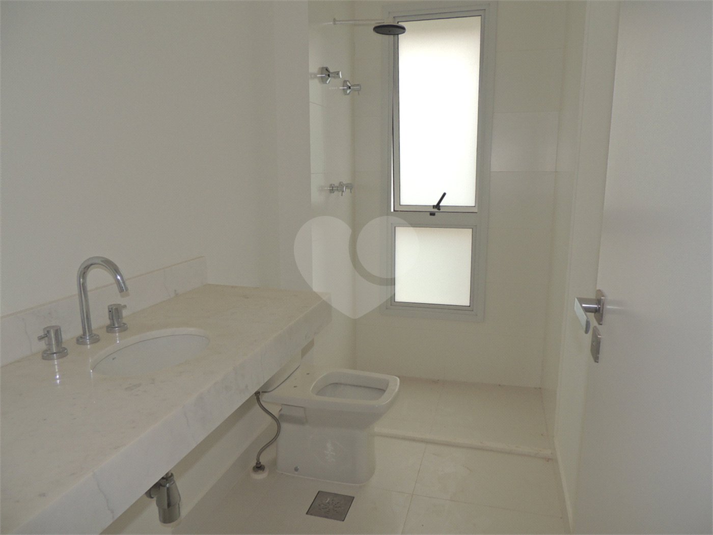 Casa à venda com 3 suítes no condomínio Jardim Flora, São Paulo - SP