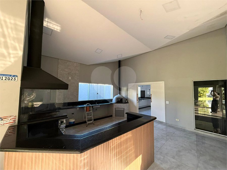 Casa alto padrão condomínio fechado em Atibaia com 4 suítes e ampla área de lazer, espaço gourmet, piscina, 6 vagas garagem